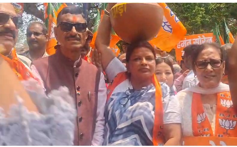 BJP ka ghara fod pradarshan