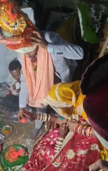 gadhwa mein bina  dulhan k lauti barat