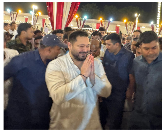 tejaswi yadav ne nda per sadha nishana