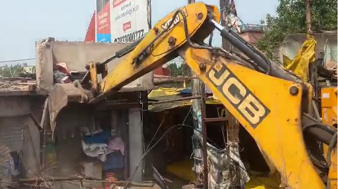 saraikela mein chala bulldozer