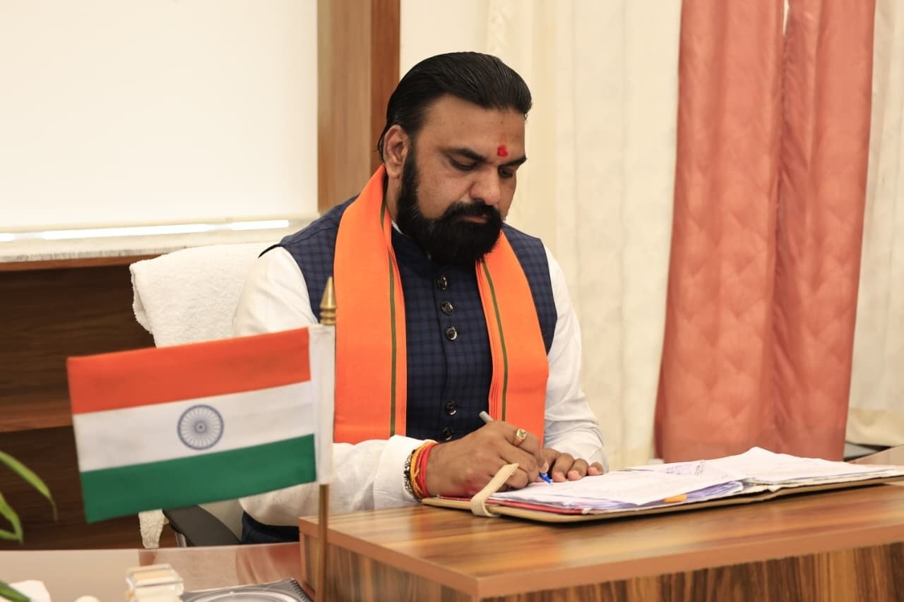 Chief Minister Samrat Choudhary held a major review meeting with officials.
