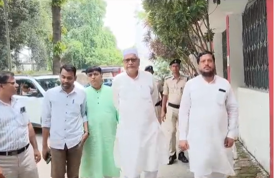 gopal agarwal k khilaf karwai ki mang