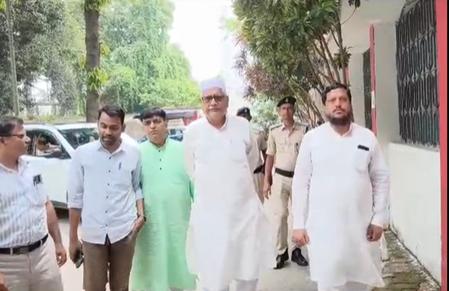 gopal agarwal k khilaf karwai ki mang