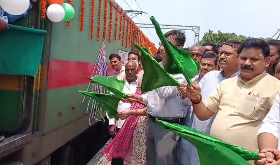 Extension of two MEMU trains in West Champaran, relief to passengers