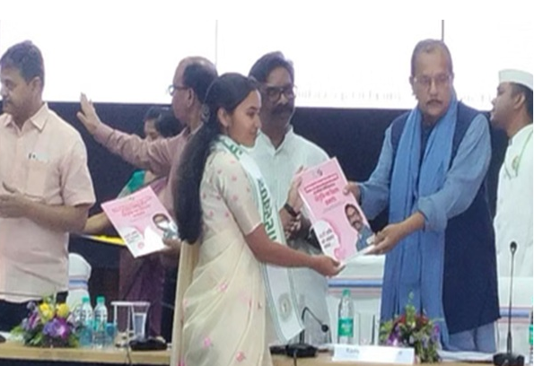 cm hemant ne yuvaon ko di saugat