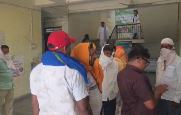gadhwa anchal karyalay mein brashtachar charam par