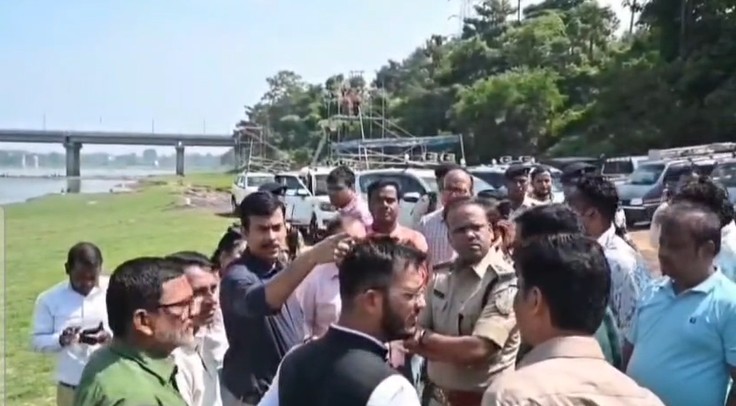 जमशेदपुर में दुर्गा प्रतिमा विसर्जन को लेकर प्रशासन अलर्ट, DC और SSP ने ...