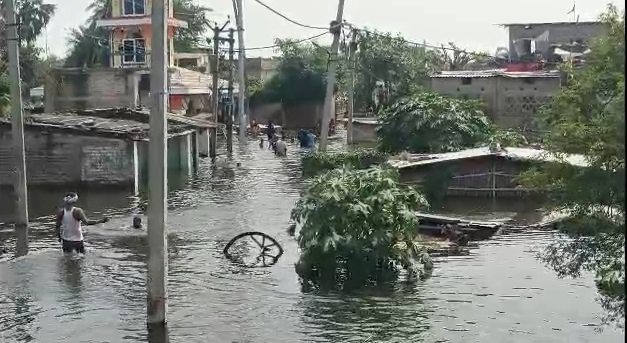 katihar k amdabad mein badh ka kahar