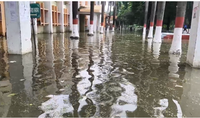 bhagalpur mein badh ki istithi gambhir