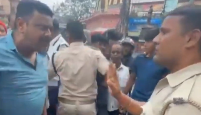 dhanbad mein traffic jawan ki dabangai